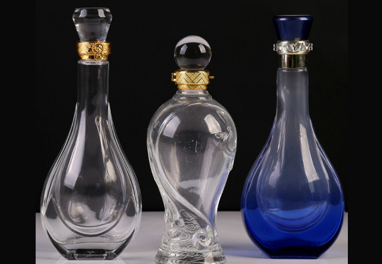 噴涂玻璃酒瓶與普通玻璃酒瓶之間有哪些區(qū)別？